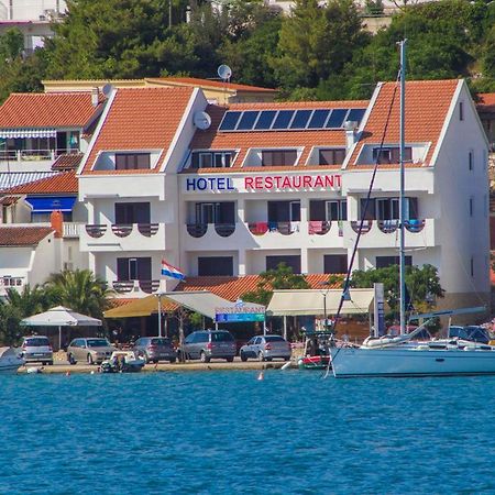 House Hotel Plava Laguna Tisno Buitenkant foto