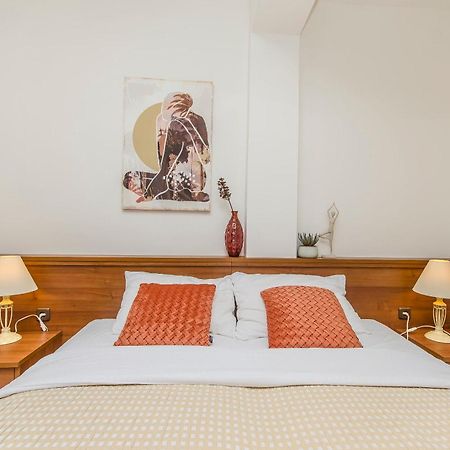 House Hotel Plava Laguna Tisno Buitenkant foto