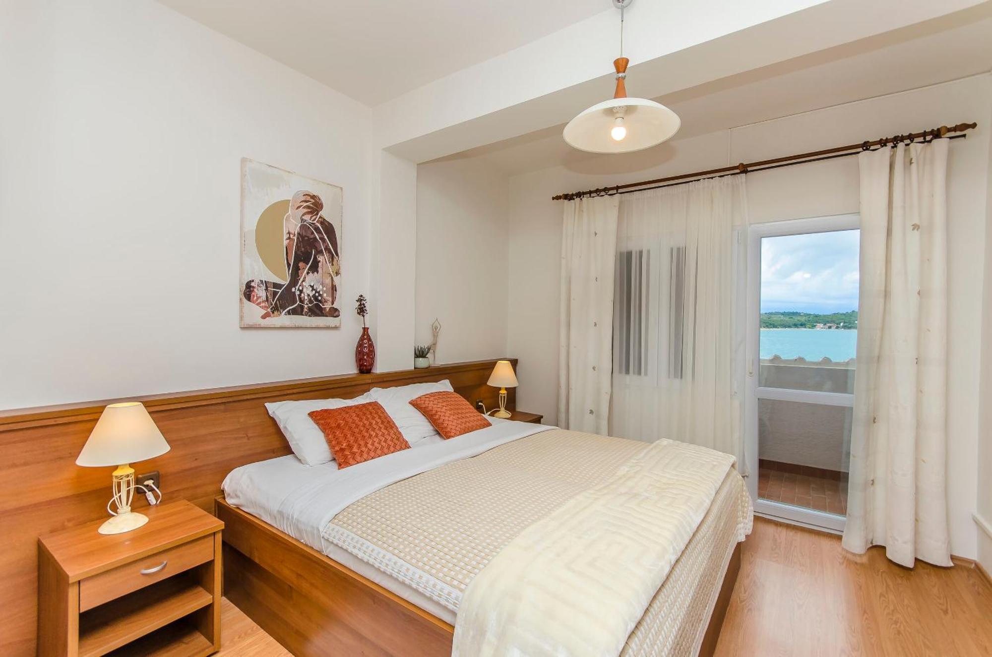 House Hotel Plava Laguna Tisno Buitenkant foto