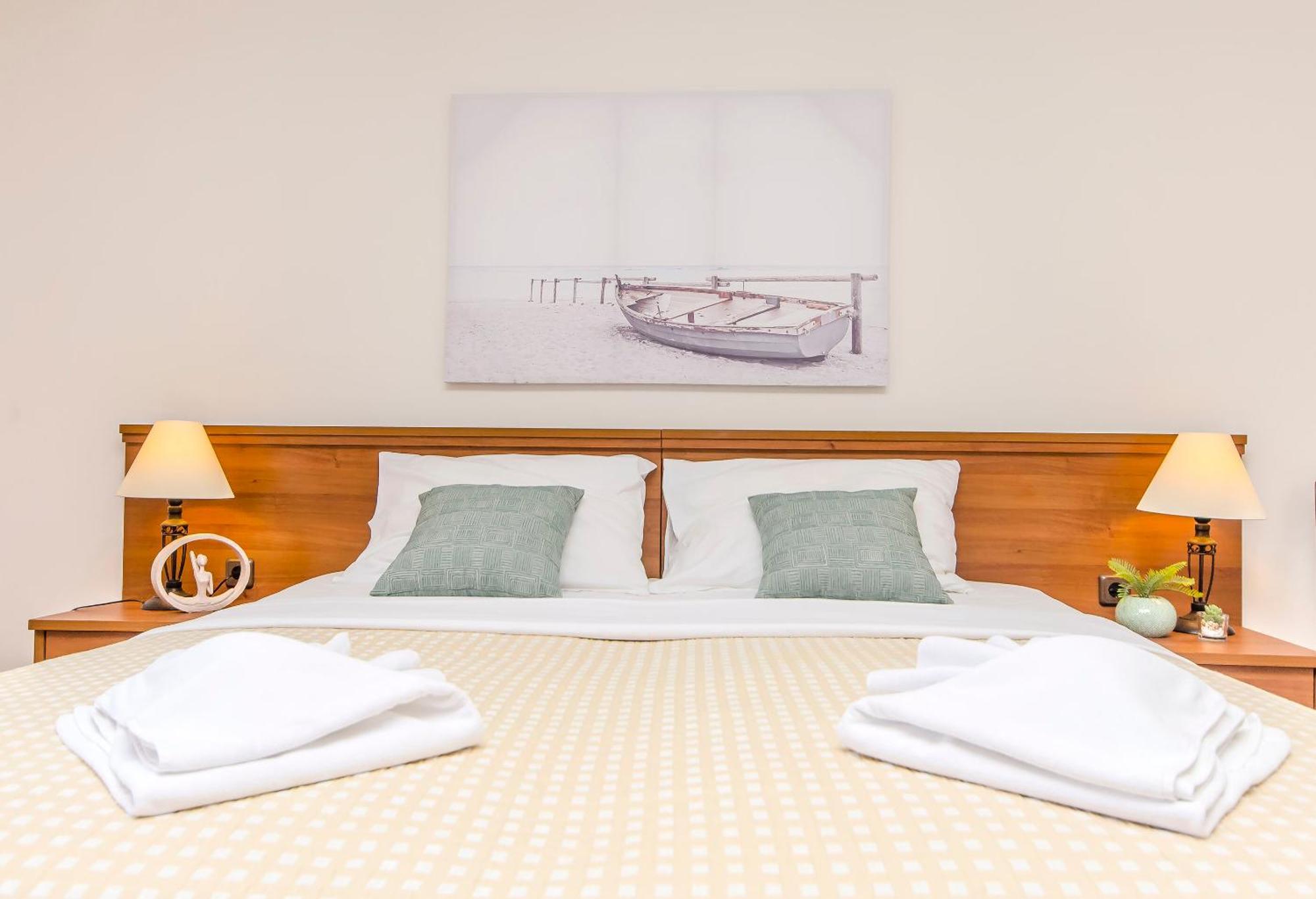 House Hotel Plava Laguna Tisno Buitenkant foto