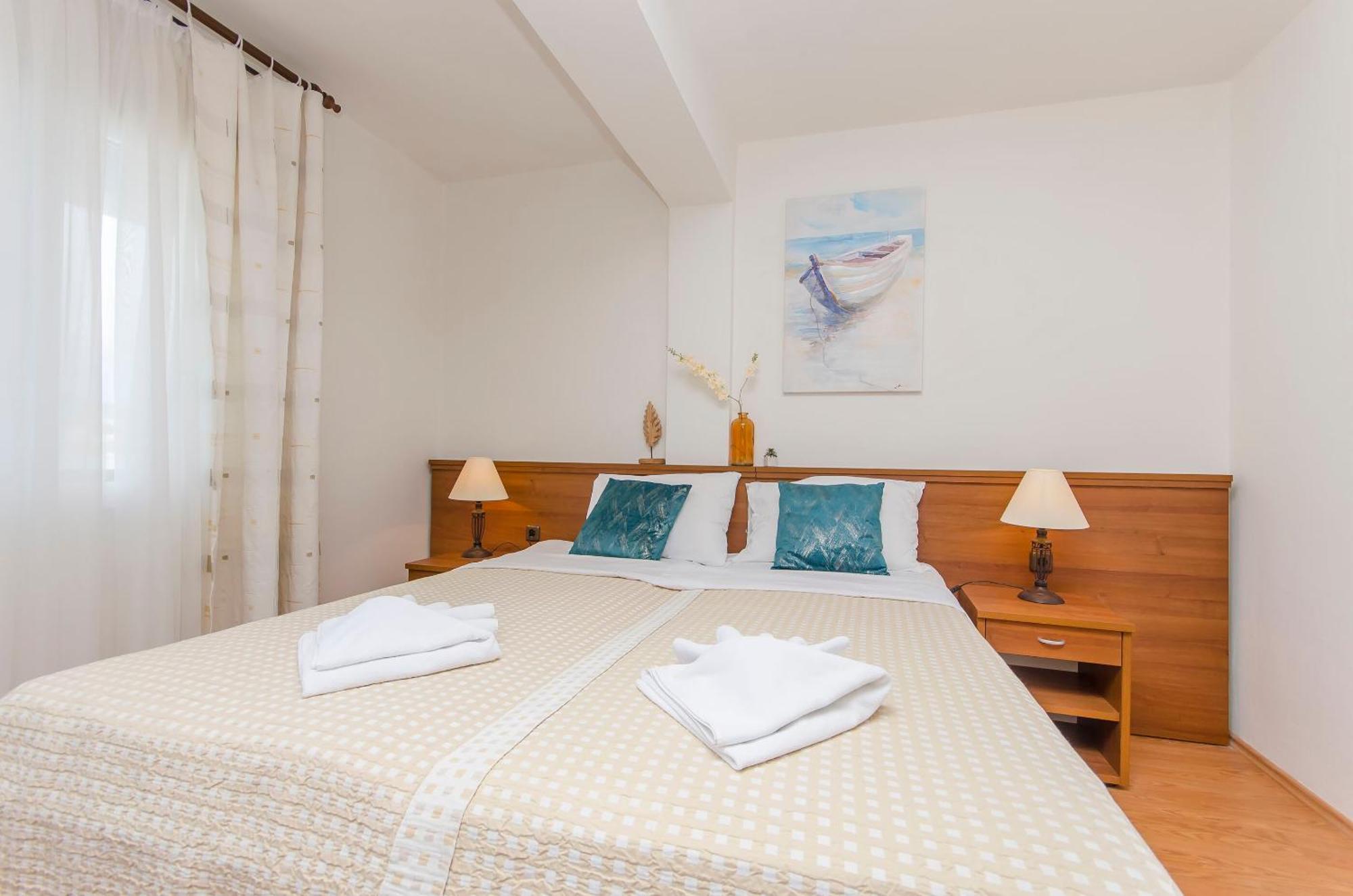 House Hotel Plava Laguna Tisno Buitenkant foto