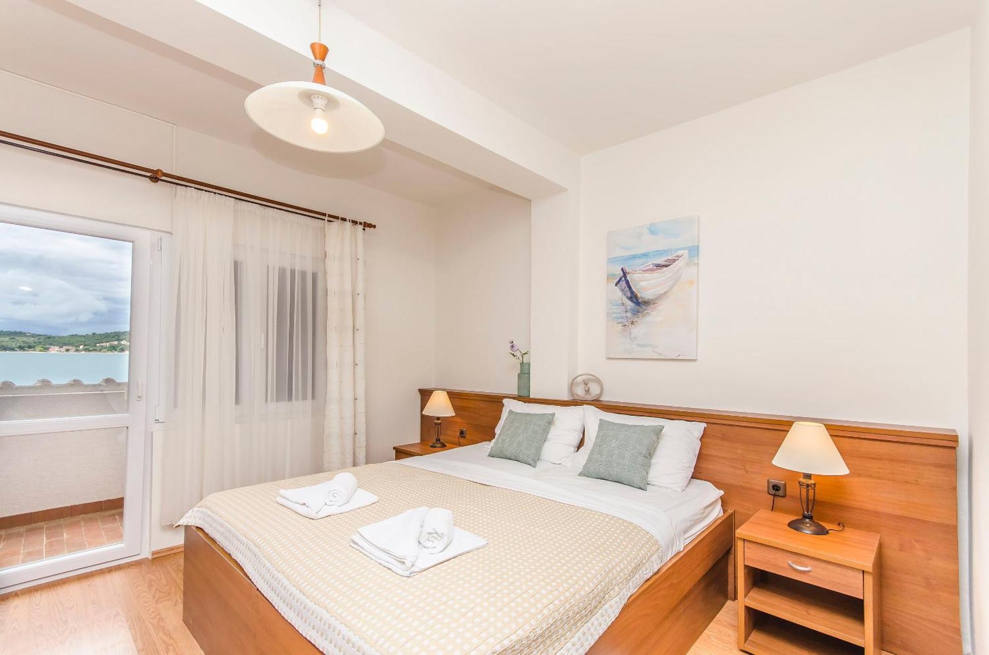 House Hotel Plava Laguna Tisno Buitenkant foto