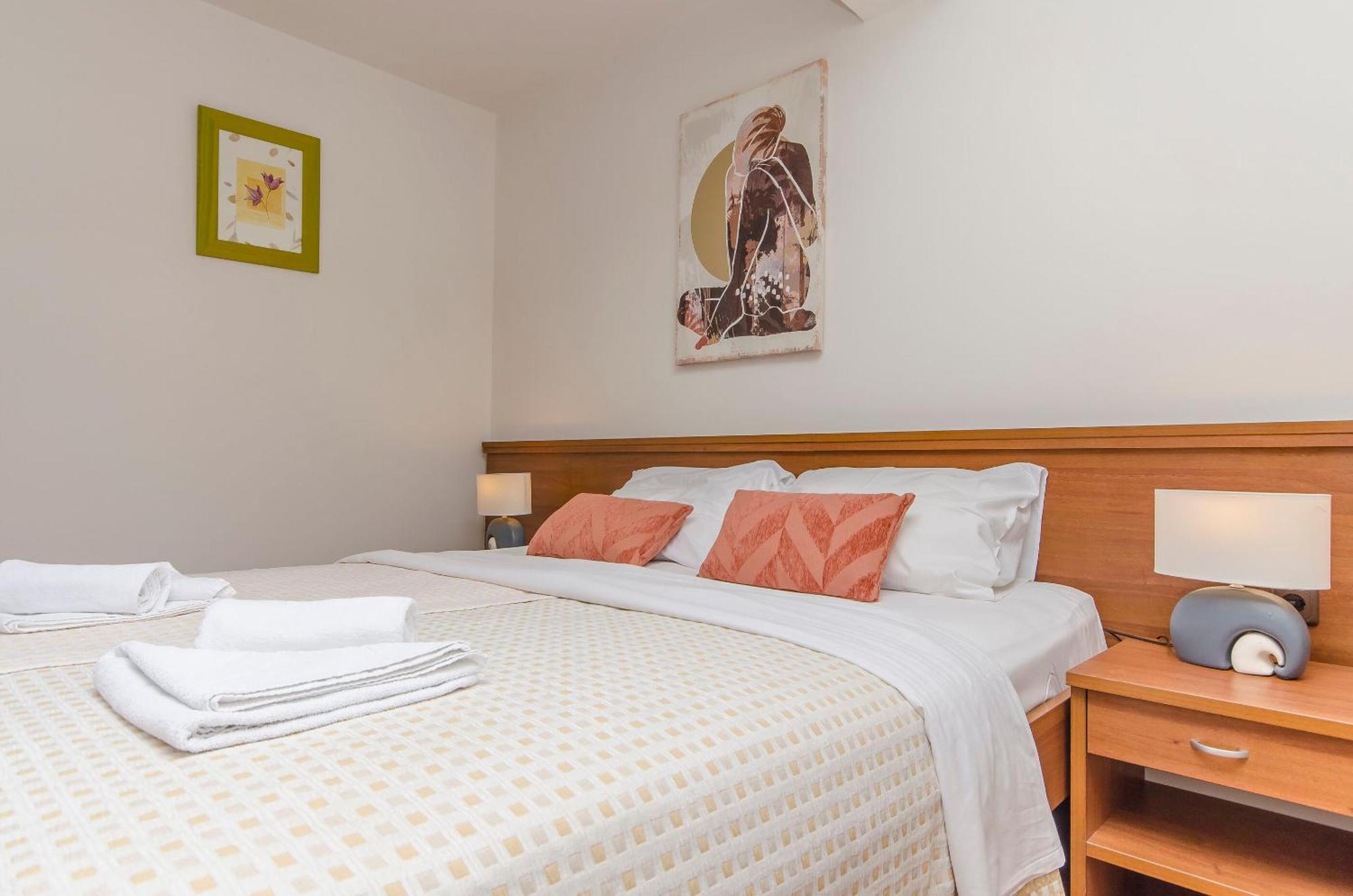 House Hotel Plava Laguna Tisno Buitenkant foto