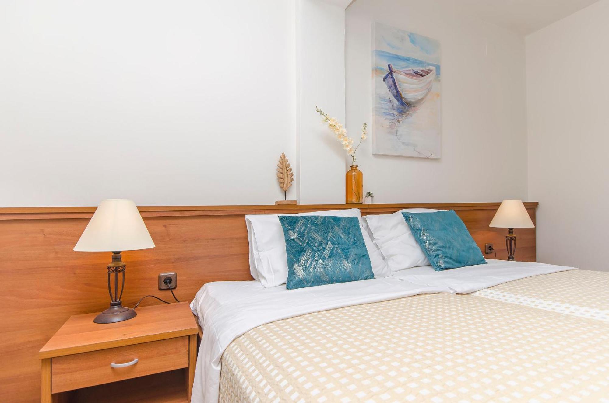 House Hotel Plava Laguna Tisno Buitenkant foto