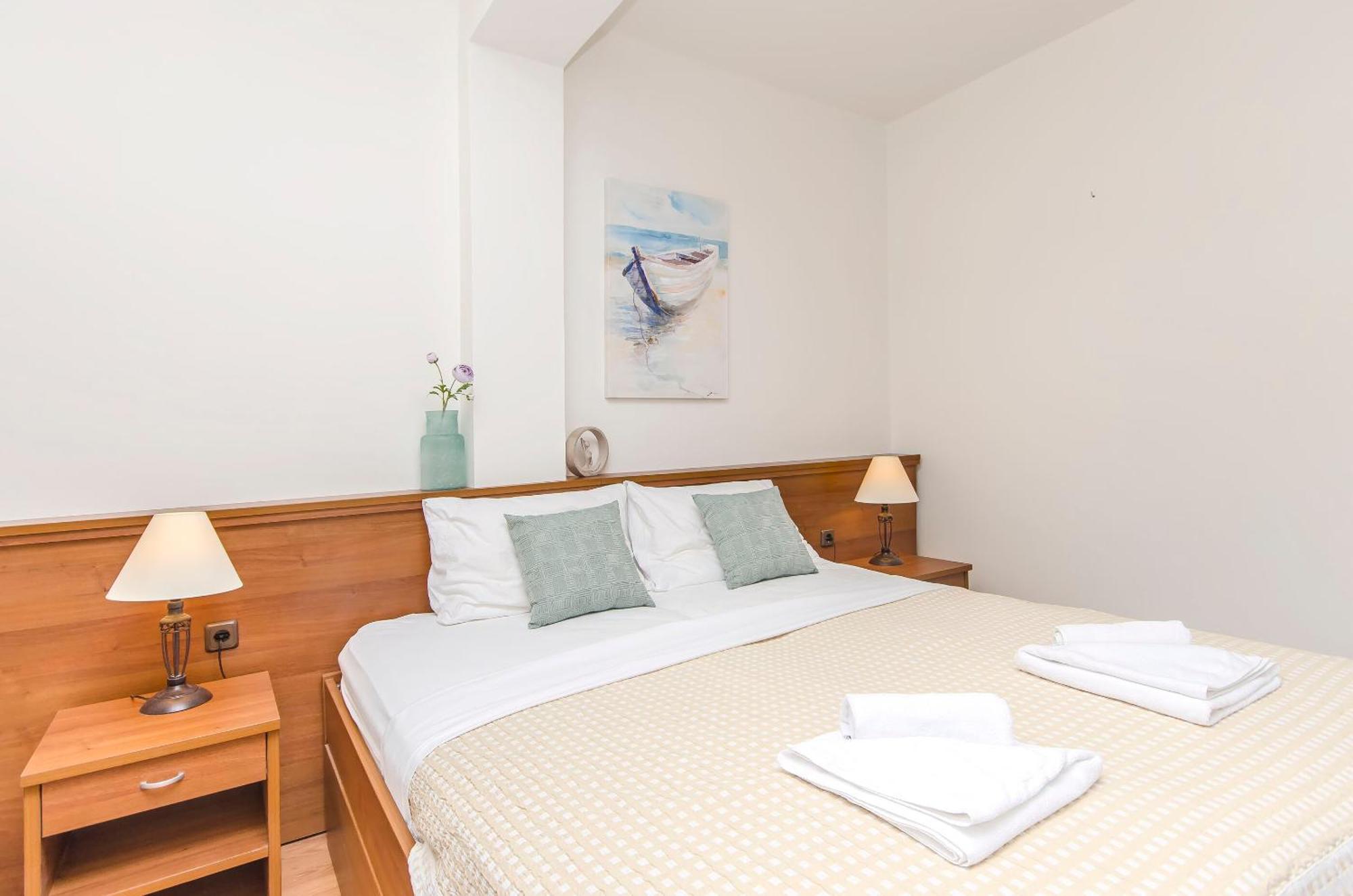 House Hotel Plava Laguna Tisno Buitenkant foto