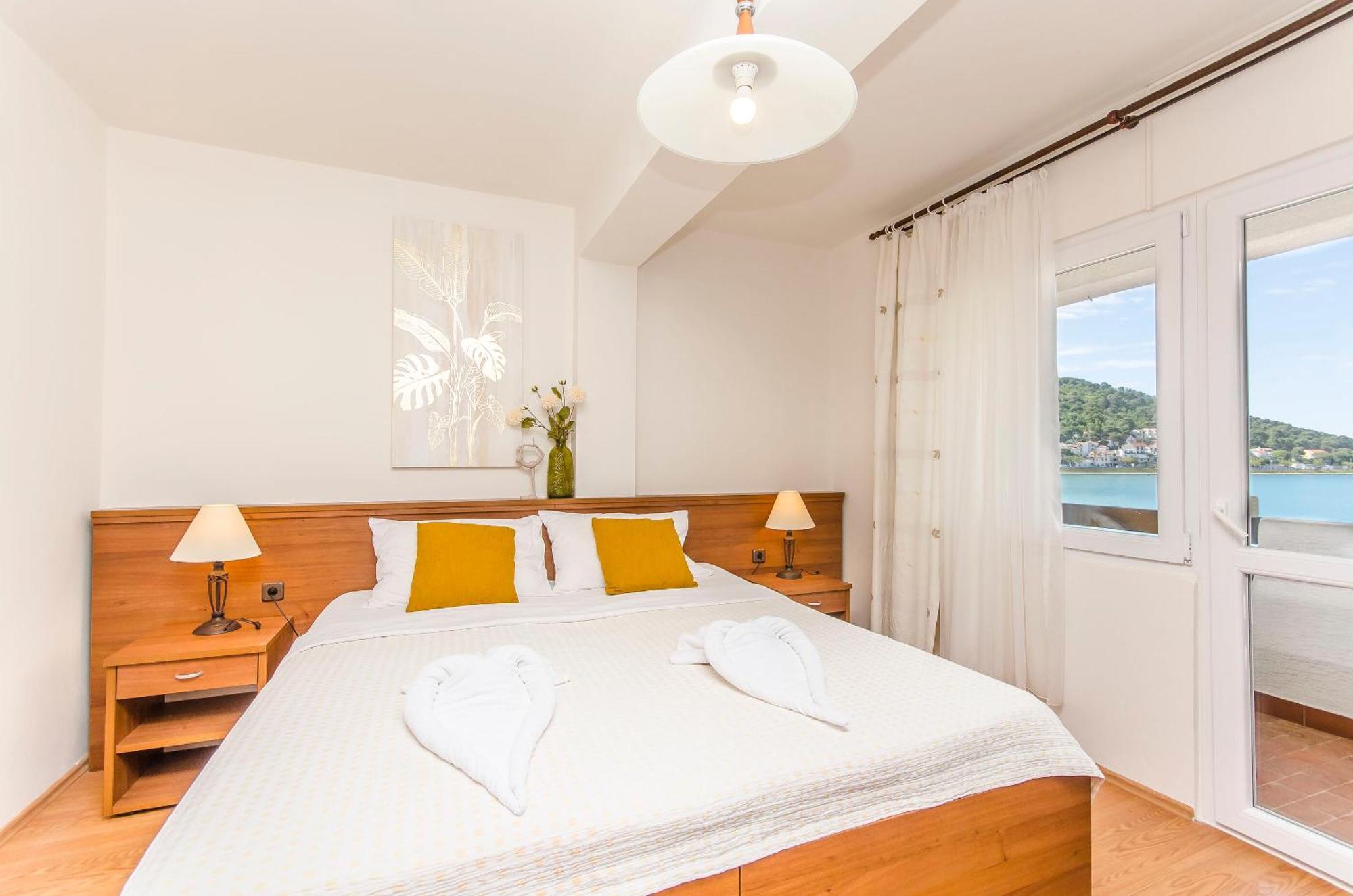 House Hotel Plava Laguna Tisno Buitenkant foto