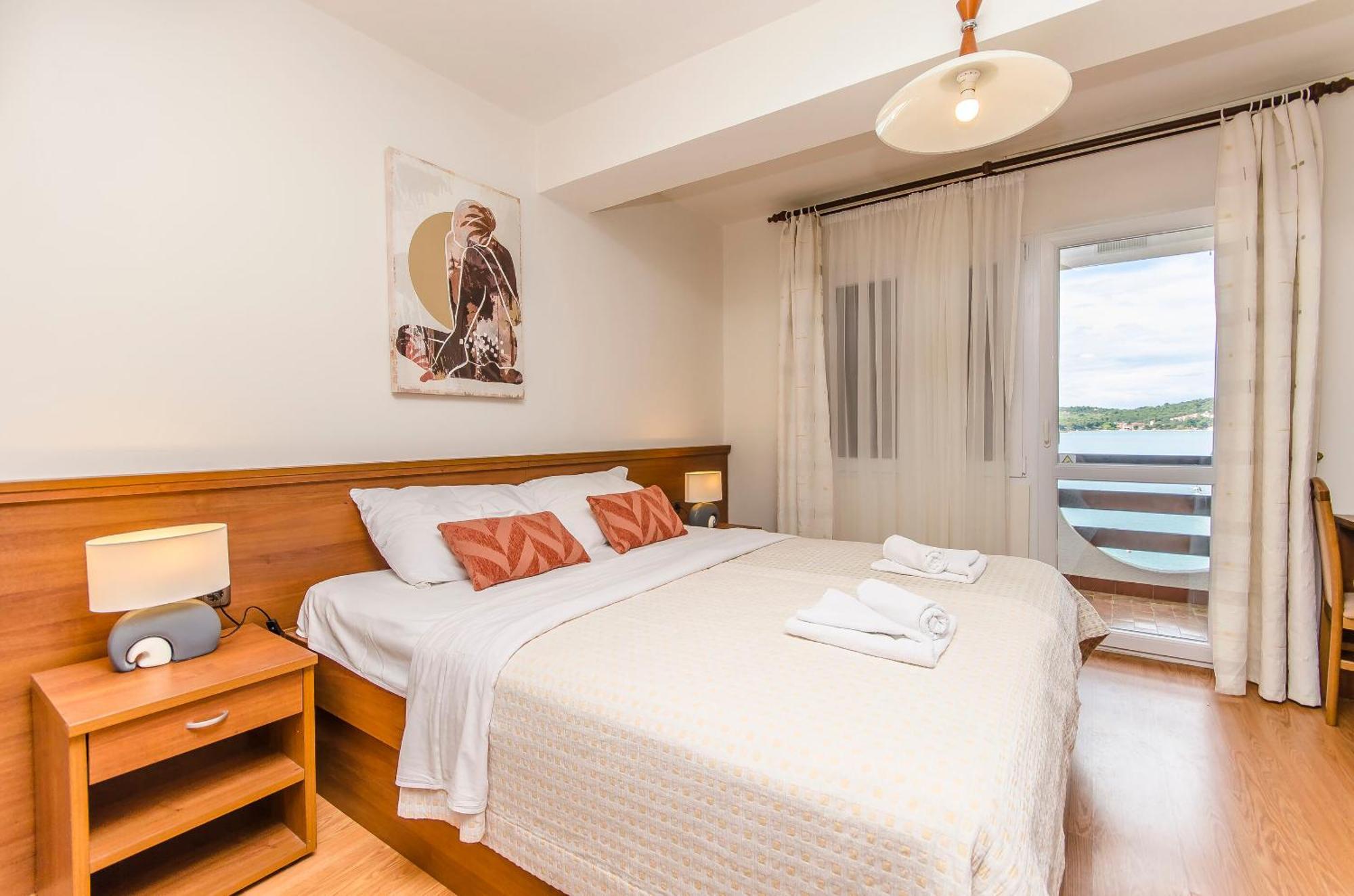 House Hotel Plava Laguna Tisno Buitenkant foto