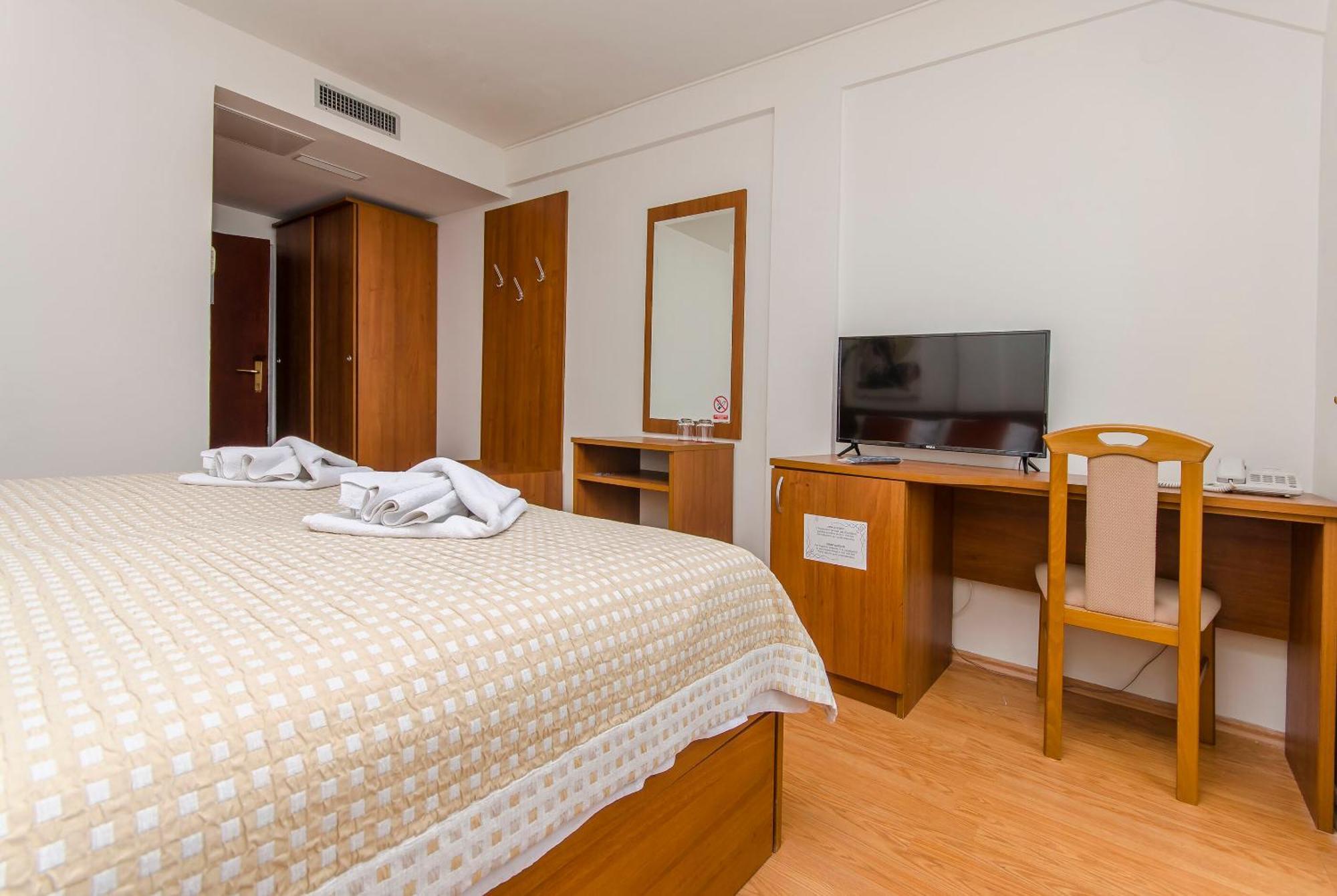 House Hotel Plava Laguna Tisno Buitenkant foto