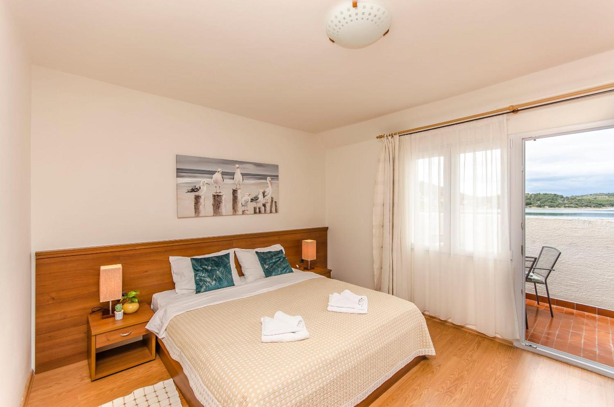 House Hotel Plava Laguna Tisno Buitenkant foto
