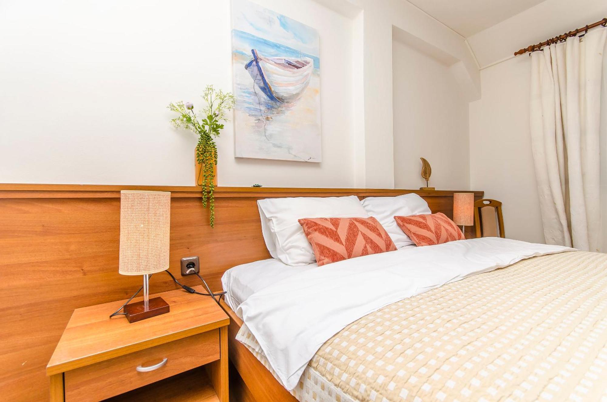 House Hotel Plava Laguna Tisno Buitenkant foto