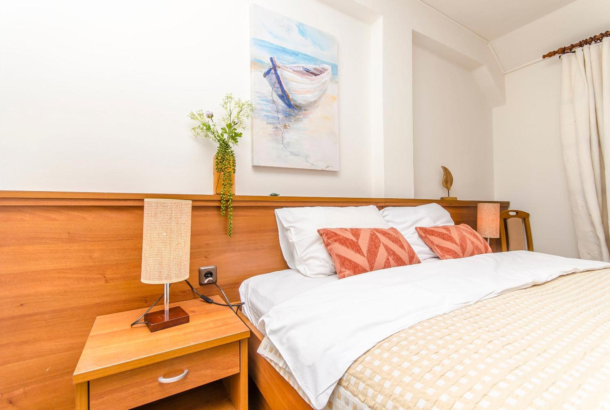 House Hotel Plava Laguna Tisno Buitenkant foto