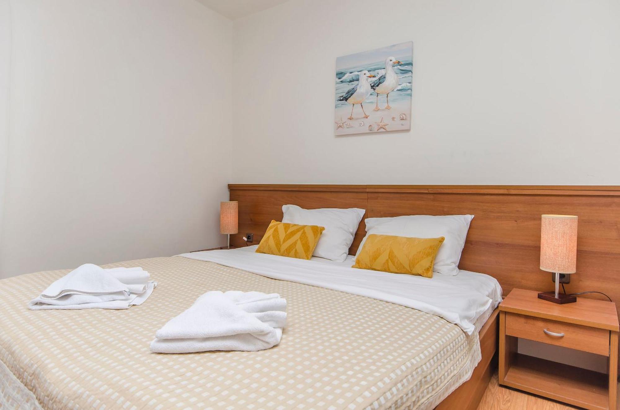 House Hotel Plava Laguna Tisno Buitenkant foto