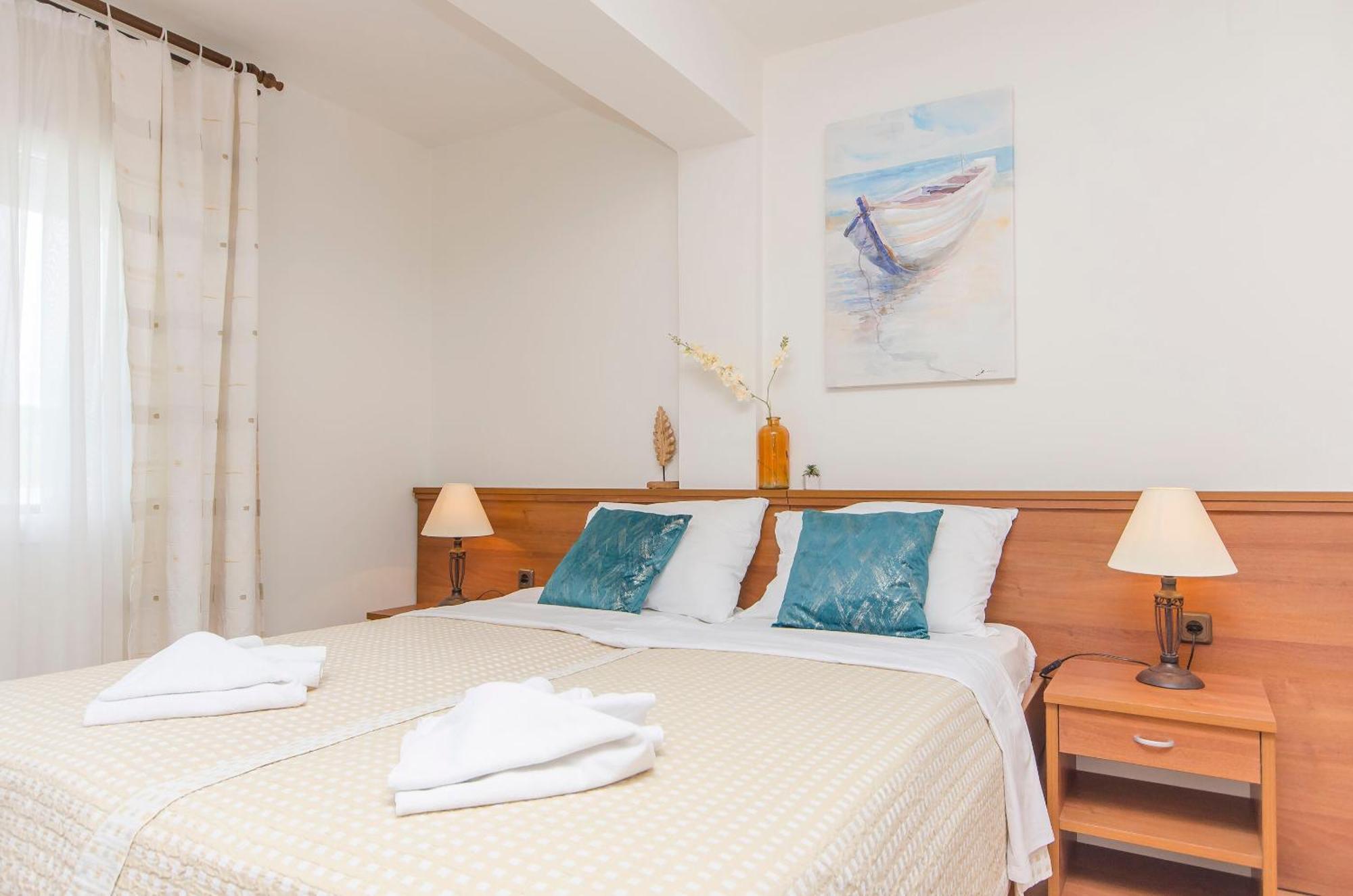 House Hotel Plava Laguna Tisno Buitenkant foto