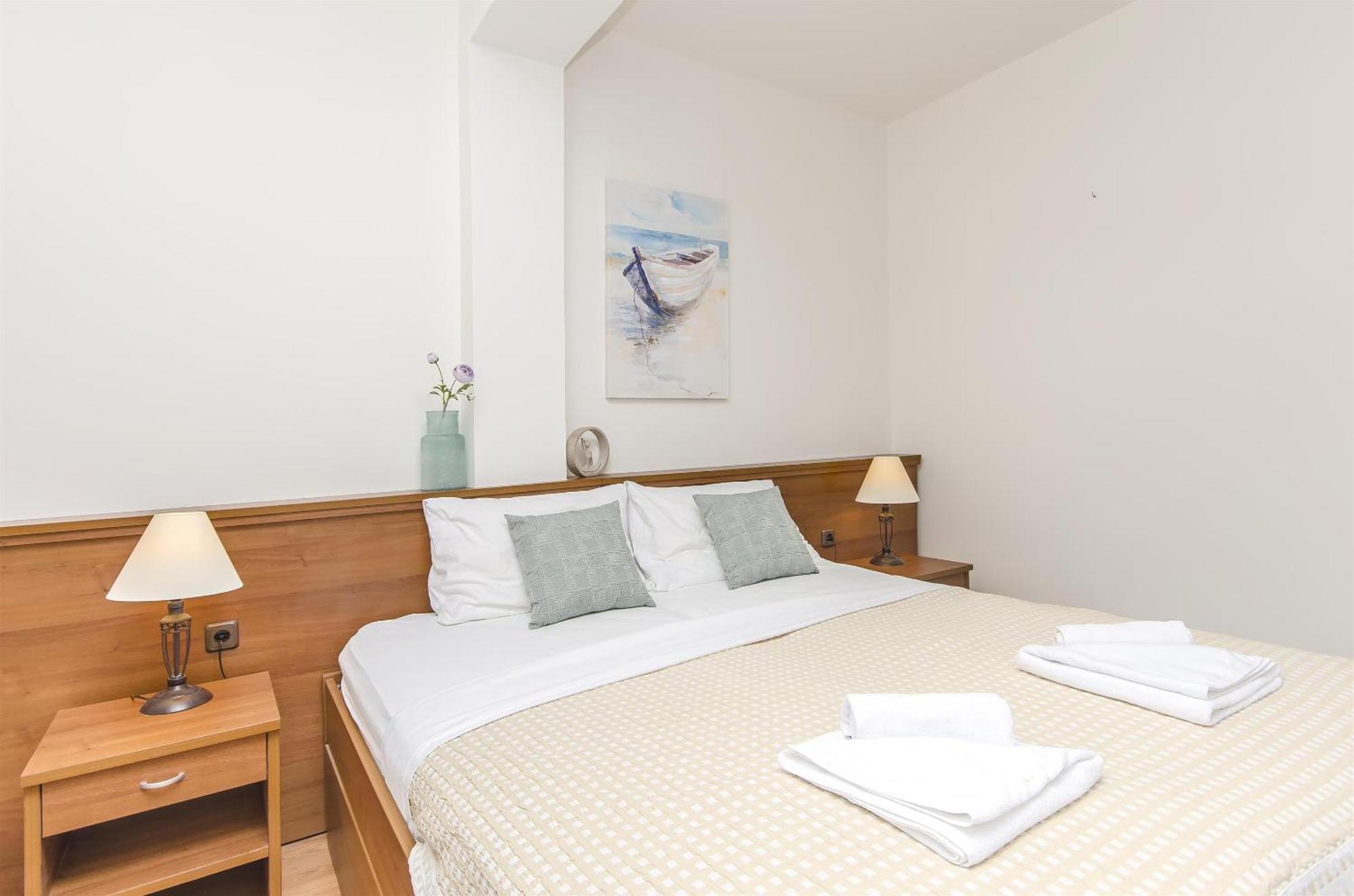 House Hotel Plava Laguna Tisno Buitenkant foto