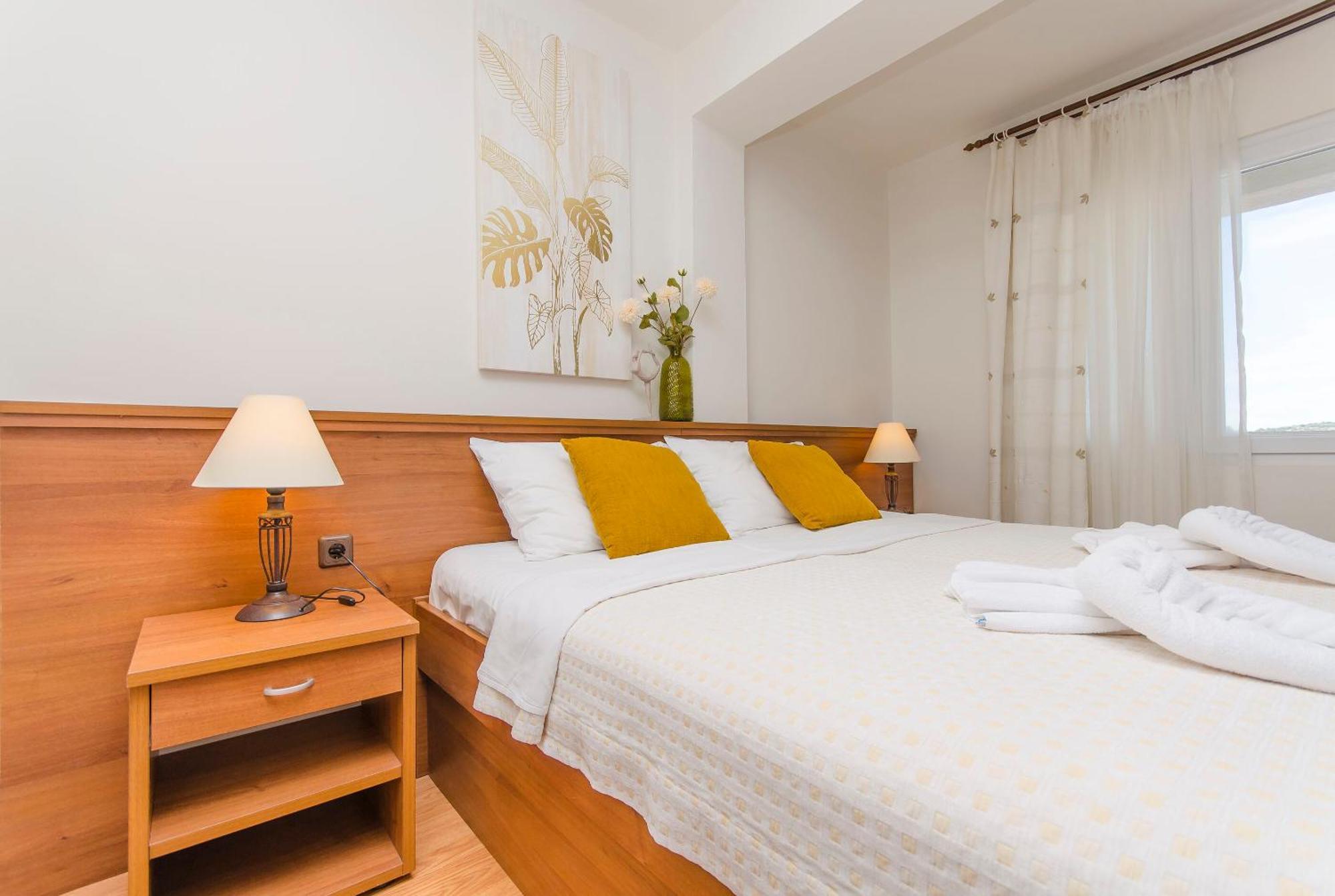 House Hotel Plava Laguna Tisno Buitenkant foto