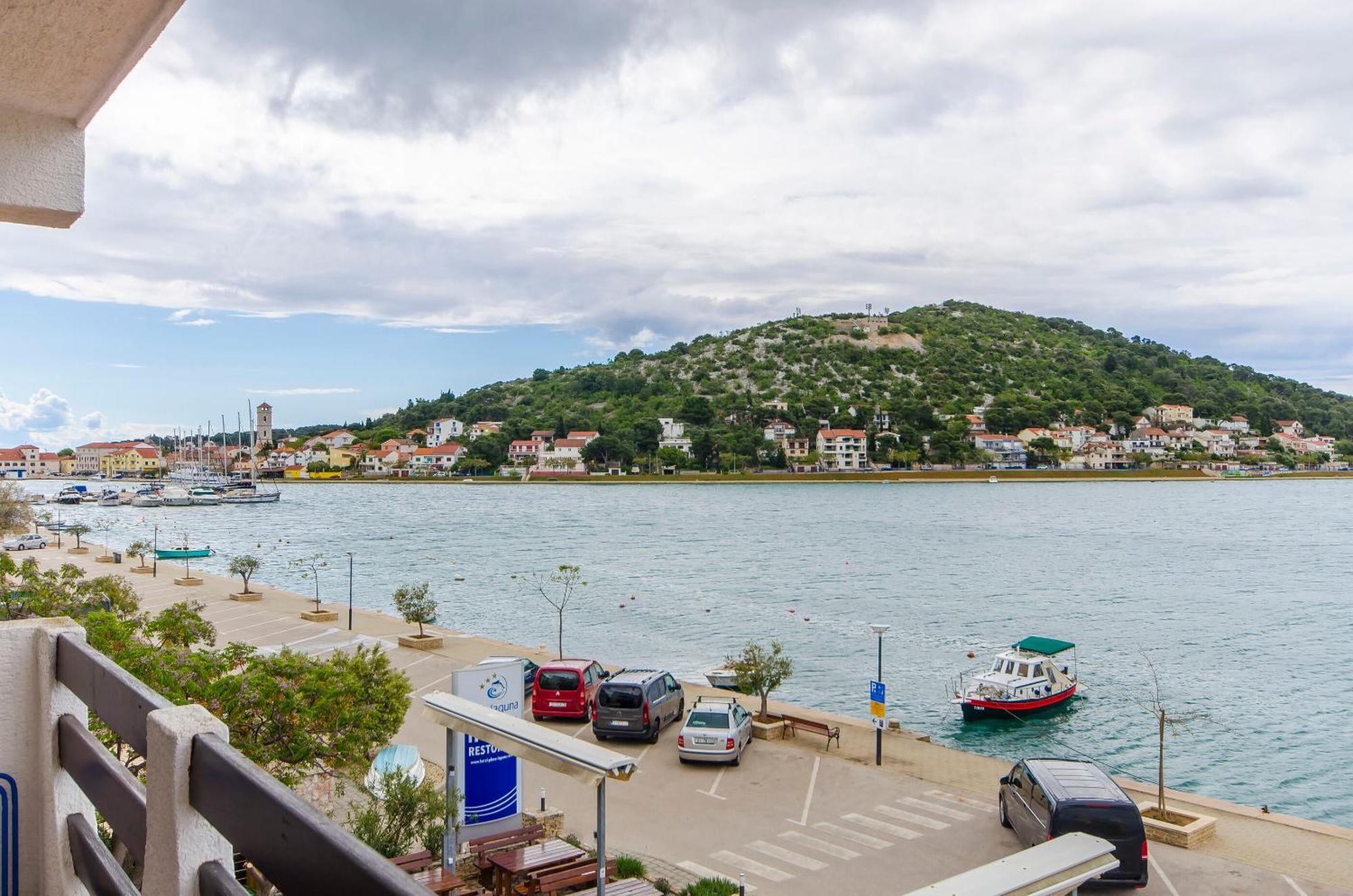 House Hotel Plava Laguna Tisno Kamer foto