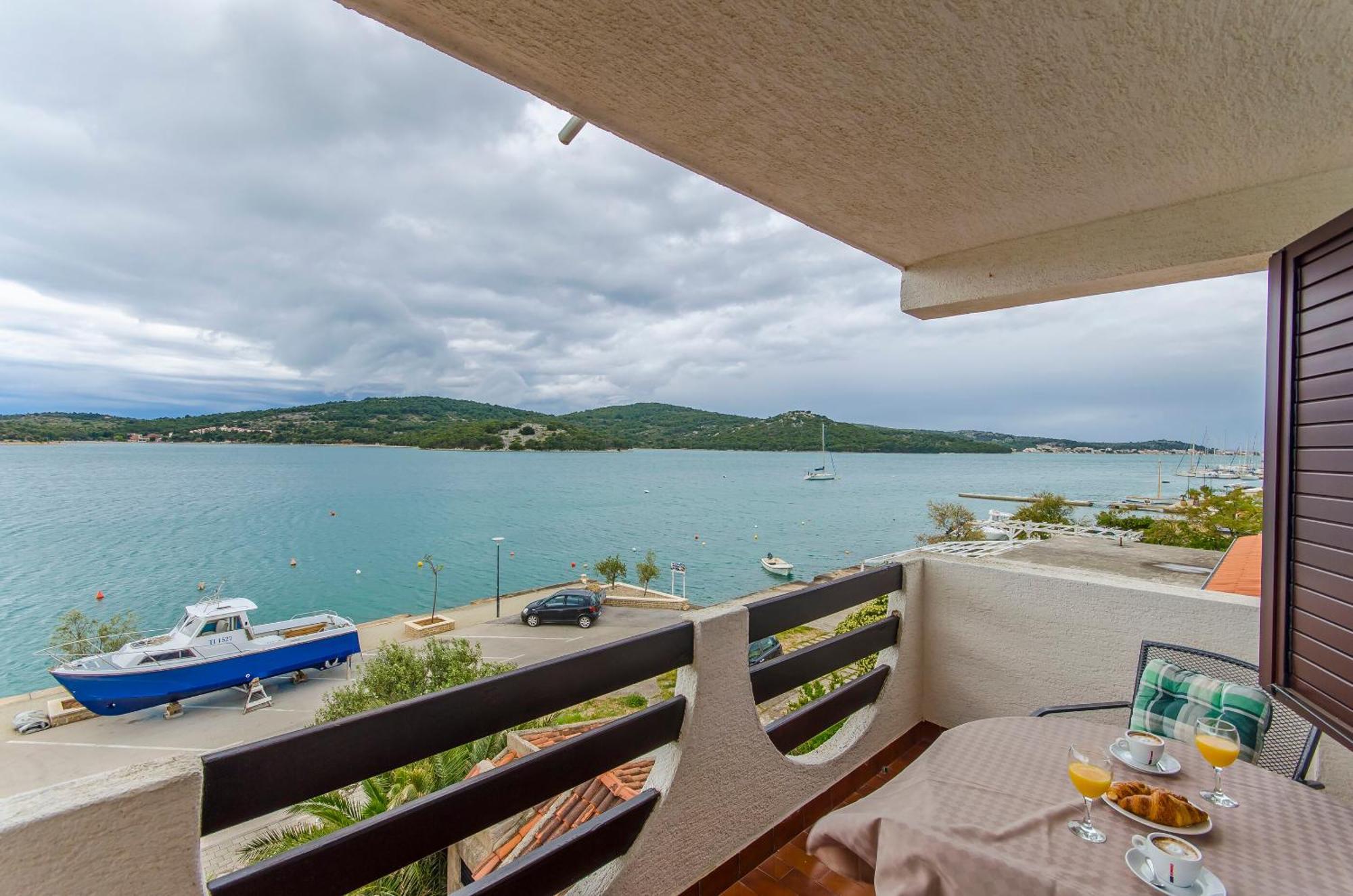 House Hotel Plava Laguna Tisno Kamer foto
